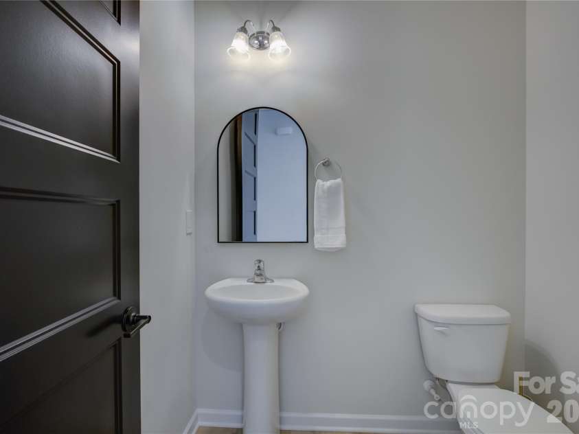 17910 Wilbanks Drive, Charlotte, NC 28278.  MLS# CAR4412553, YatesRealty ID 48967. 