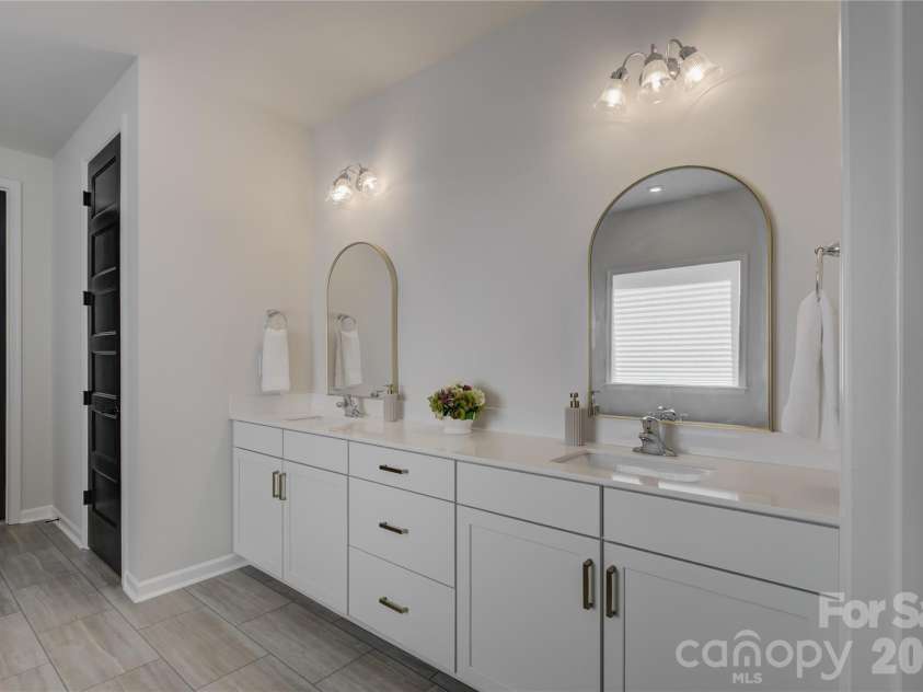17910 Wilbanks Drive, Charlotte, NC 28278.  MLS# CAR4412553, YatesRealty ID 48967. 