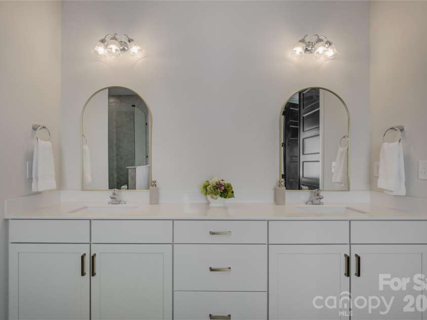 17910 Wilbanks Drive, Charlotte, NC 28278.  MLS# CAR4412553, YatesRealty ID 48967. 