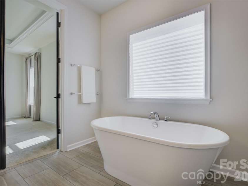 17910 Wilbanks Drive, Charlotte, NC 28278.  MLS# CAR4412553, YatesRealty ID 48967. 