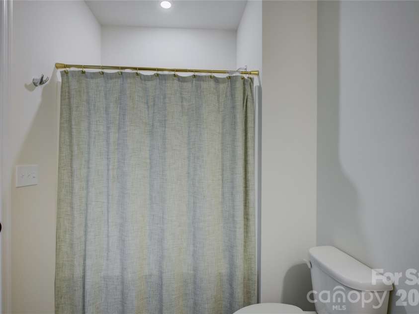 17910 Wilbanks Drive, Charlotte, NC 28278.  MLS# CAR4412553, YatesRealty ID 48967. 