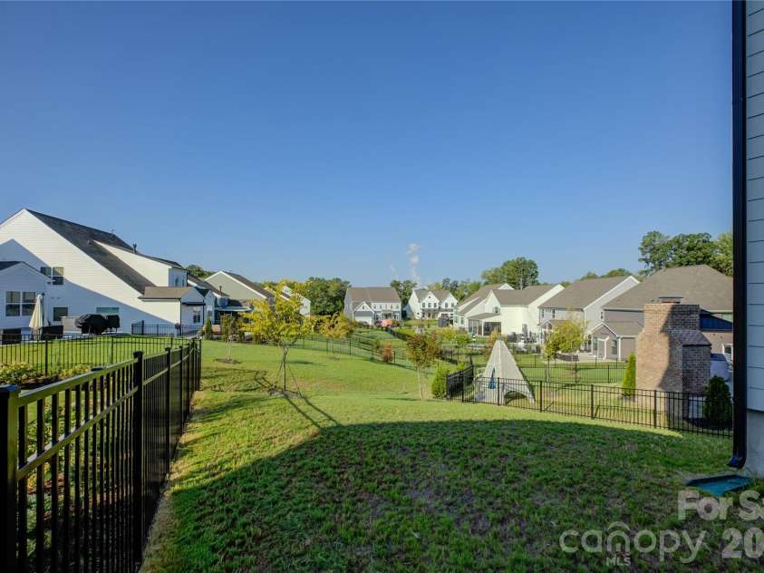17910 Wilbanks Drive, Charlotte, NC 28278.  MLS# CAR4412553, YatesRealty ID 48967. 