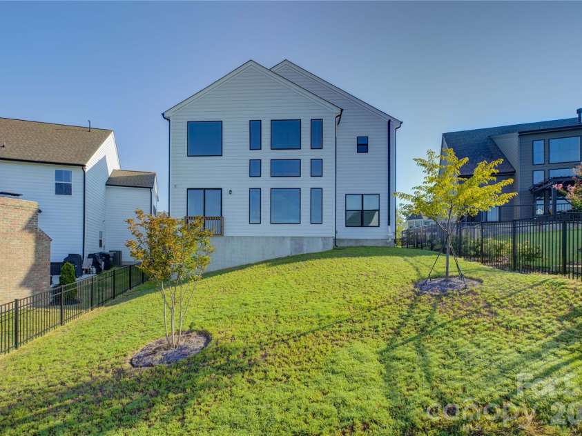 17910 Wilbanks Drive, Charlotte, NC 28278.  MLS# CAR4412553, YatesRealty ID 48967. 