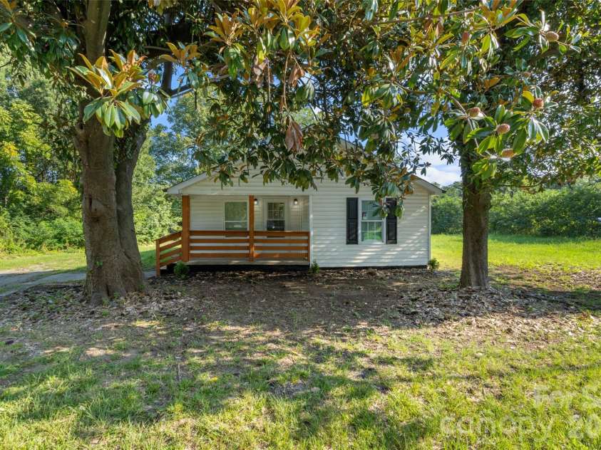 6124 Old Mt Holly Road, Charlotte, NC 28208.  MLS# CAR4421243, YatesRealty ID 48968. 