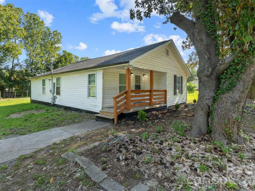 6124 Old Mt Holly Road, Charlotte, NC 28208.  MLS# CAR4421243, YatesRealty ID 48968. 