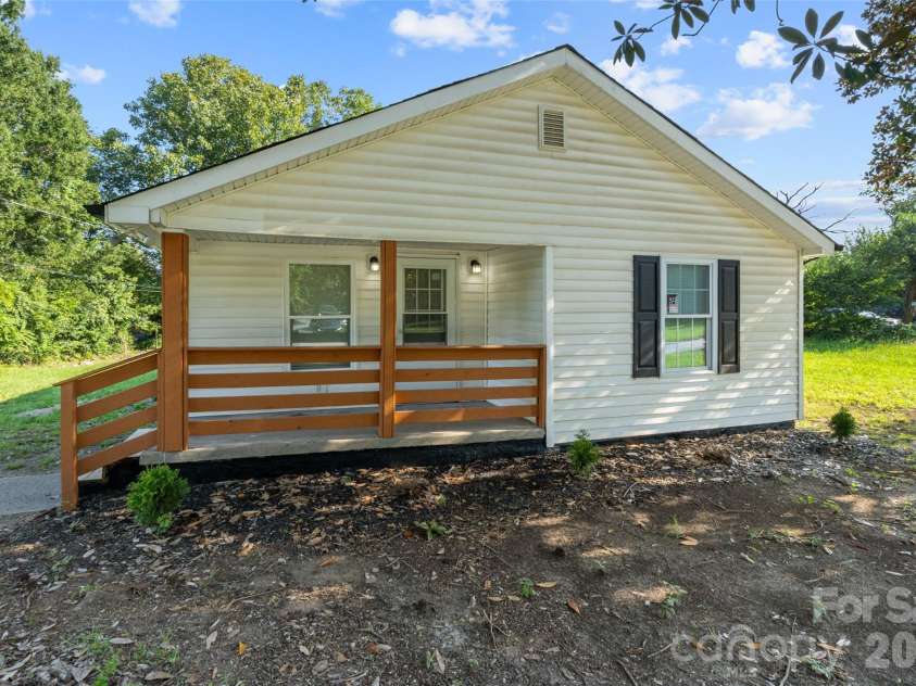 6124 Old Mt Holly Road, Charlotte, NC 28208.  MLS# CAR4421243, YatesRealty ID 48968. 