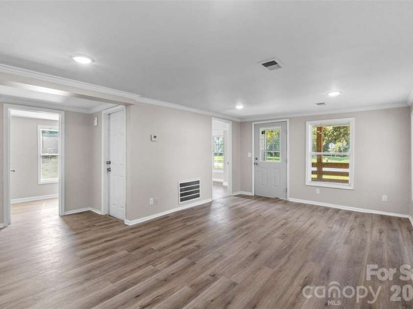 6124 Old Mt Holly Road, Charlotte, NC 28208.  MLS# CAR4421243, YatesRealty ID 48968. 