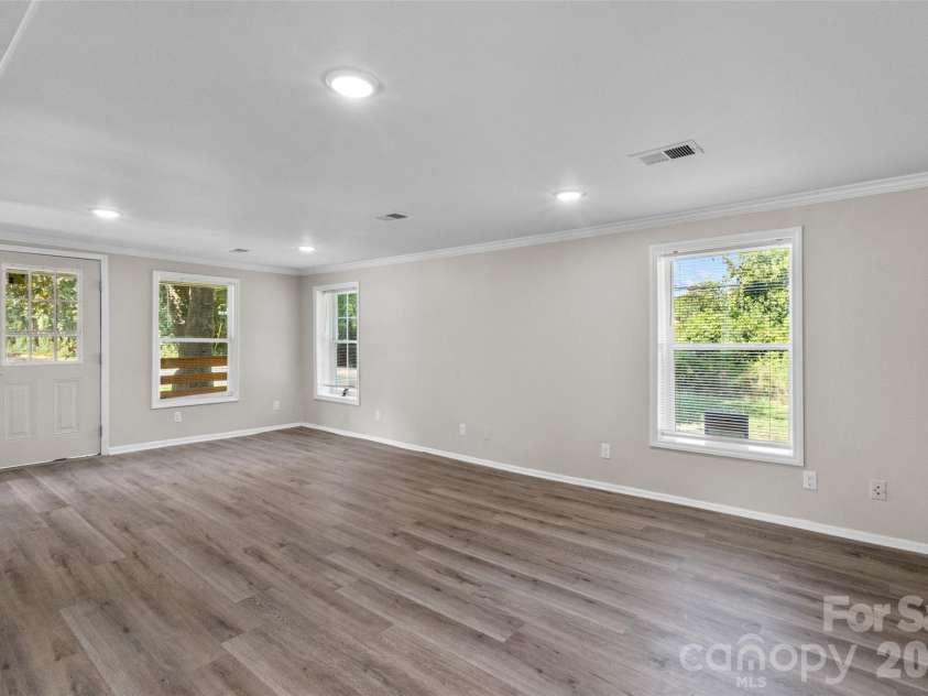6124 Old Mt Holly Road, Charlotte, NC 28208.  MLS# CAR4421243, YatesRealty ID 48968. 