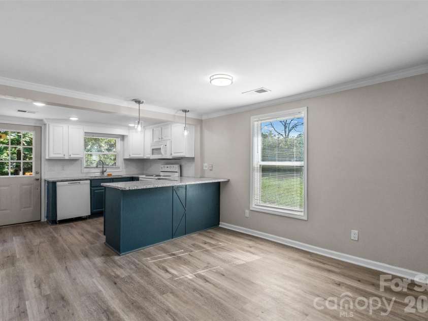 6124 Old Mt Holly Road, Charlotte, NC 28208.  MLS# CAR4421243, YatesRealty ID 48968. 