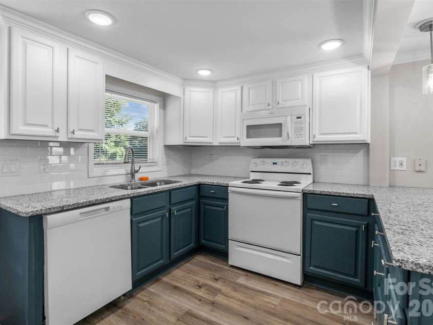 6124 Old Mt Holly Road, Charlotte, NC 28208.  MLS# CAR4421243, YatesRealty ID 48968. 