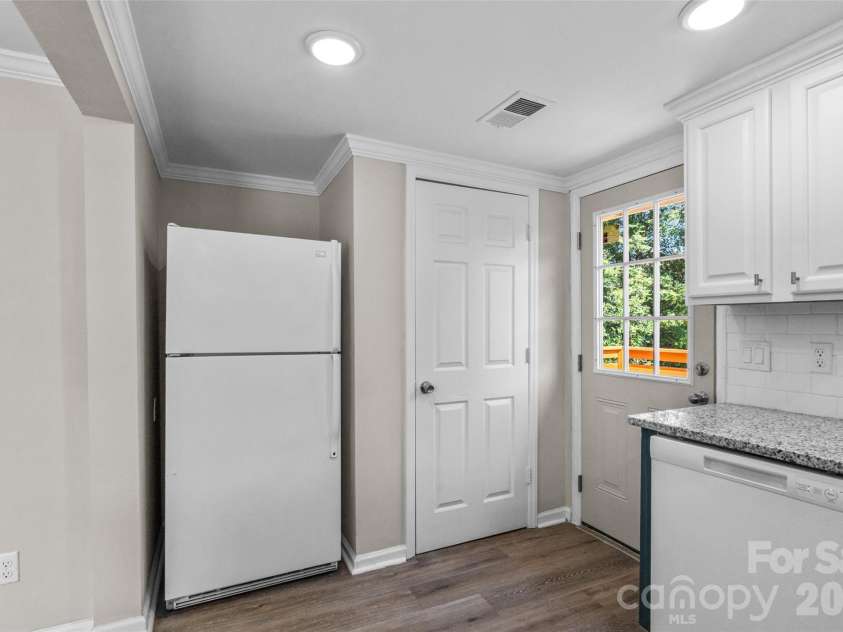 6124 Old Mt Holly Road, Charlotte, NC 28208.  MLS# CAR4421243, YatesRealty ID 48968. 