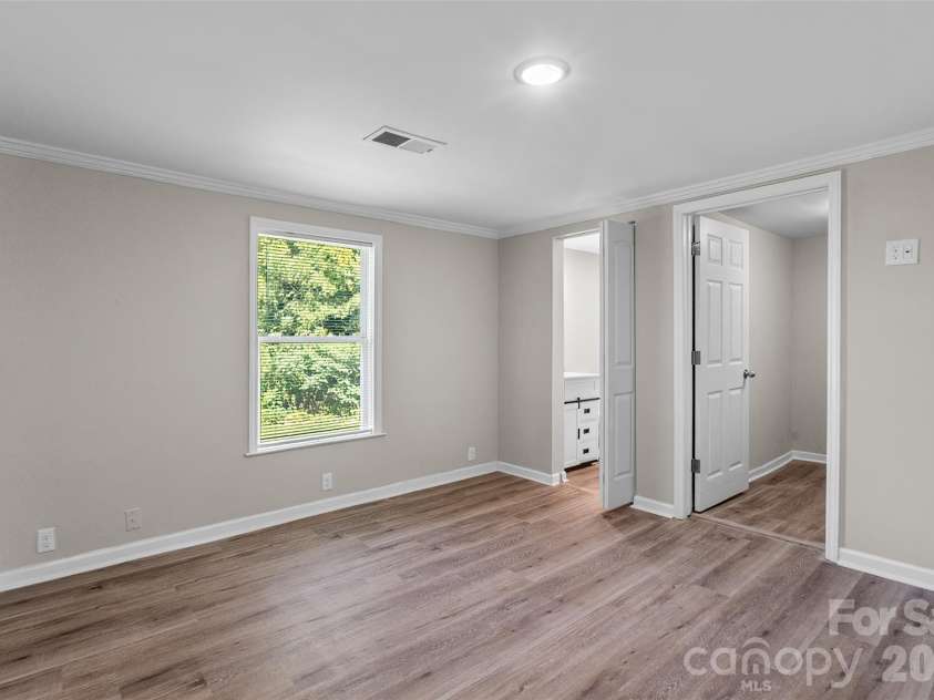 6124 Old Mt Holly Road, Charlotte, NC 28208.  MLS# CAR4421243, YatesRealty ID 48968. 