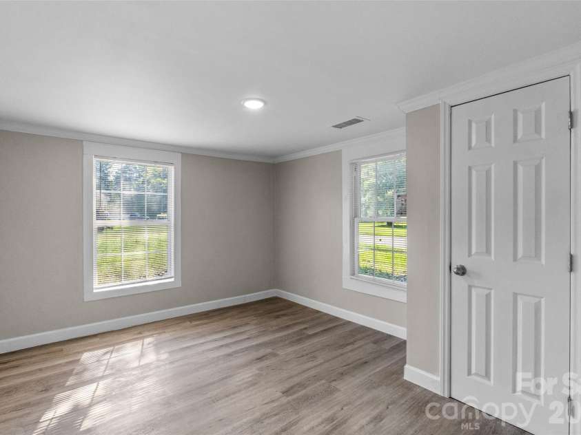 6124 Old Mt Holly Road, Charlotte, NC 28208.  MLS# CAR4421243, YatesRealty ID 48968. 