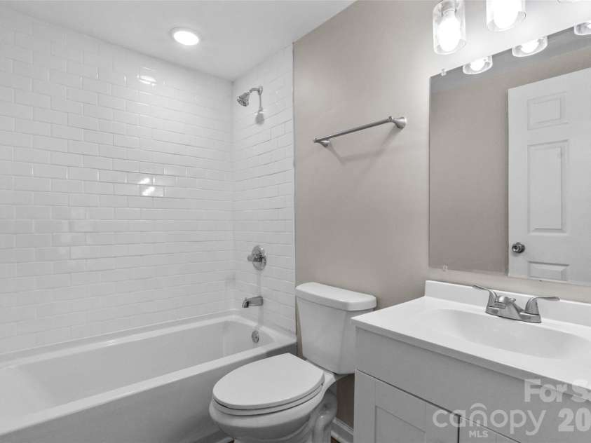 6124 Old Mt Holly Road, Charlotte, NC 28208.  MLS# CAR4421243, YatesRealty ID 48968. 