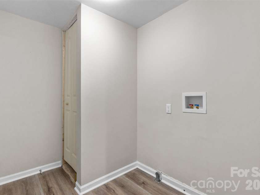 6124 Old Mt Holly Road, Charlotte, NC 28208.  MLS# CAR4421243, YatesRealty ID 48968. 