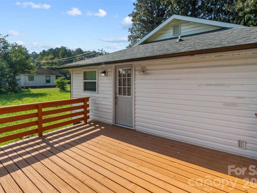 6124 Old Mt Holly Road, Charlotte, NC 28208.  MLS# CAR4421243, YatesRealty ID 48968. 