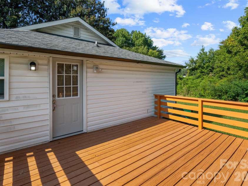 6124 Old Mt Holly Road, Charlotte, NC 28208.  MLS# CAR4421243, YatesRealty ID 48968. 