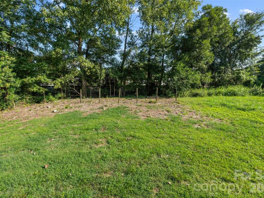 6124 Old Mt Holly Road, Charlotte, NC 28208.  MLS# CAR4421243, YatesRealty ID 48968. 