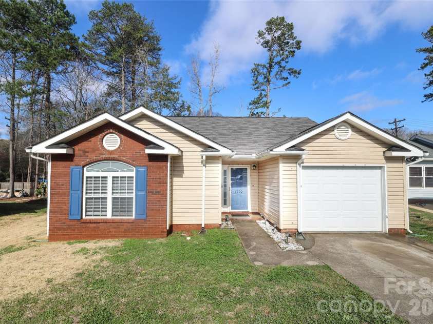 7200 Petal Court, Charlotte, NC 28227.  MLS# CAR4355720, YatesRealty ID 4897. 