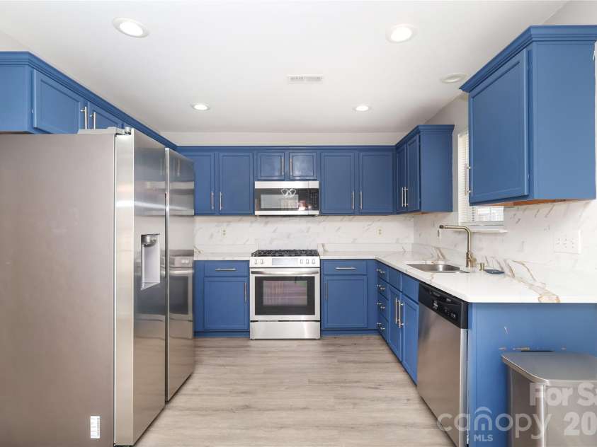 7200 Petal Court, Charlotte, NC 28227.  MLS# CAR4355720, YatesRealty ID 4897. 