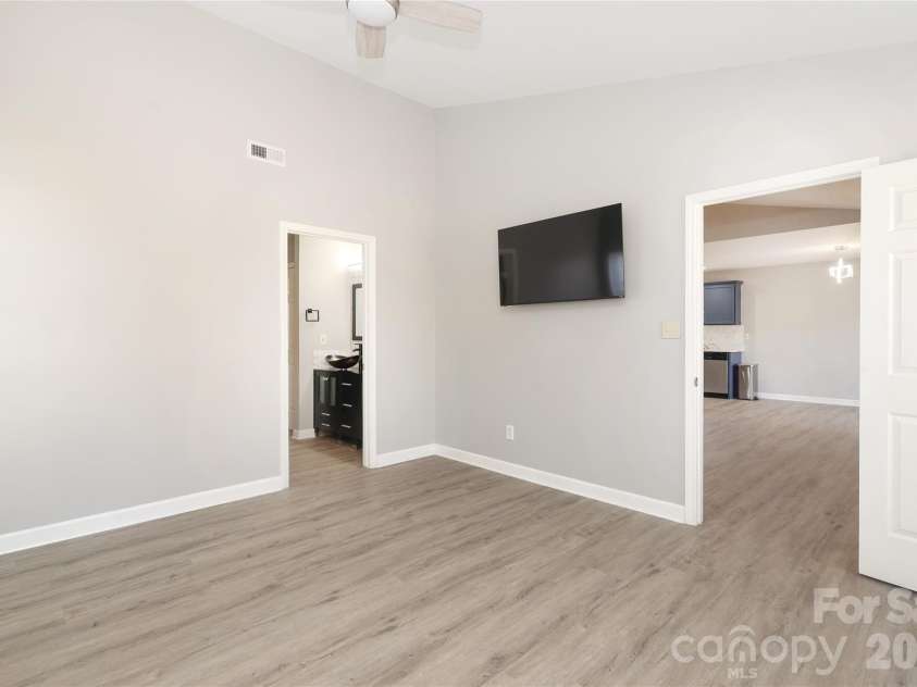 7200 Petal Court, Charlotte, NC 28227.  MLS# CAR4355720, YatesRealty ID 4897. 