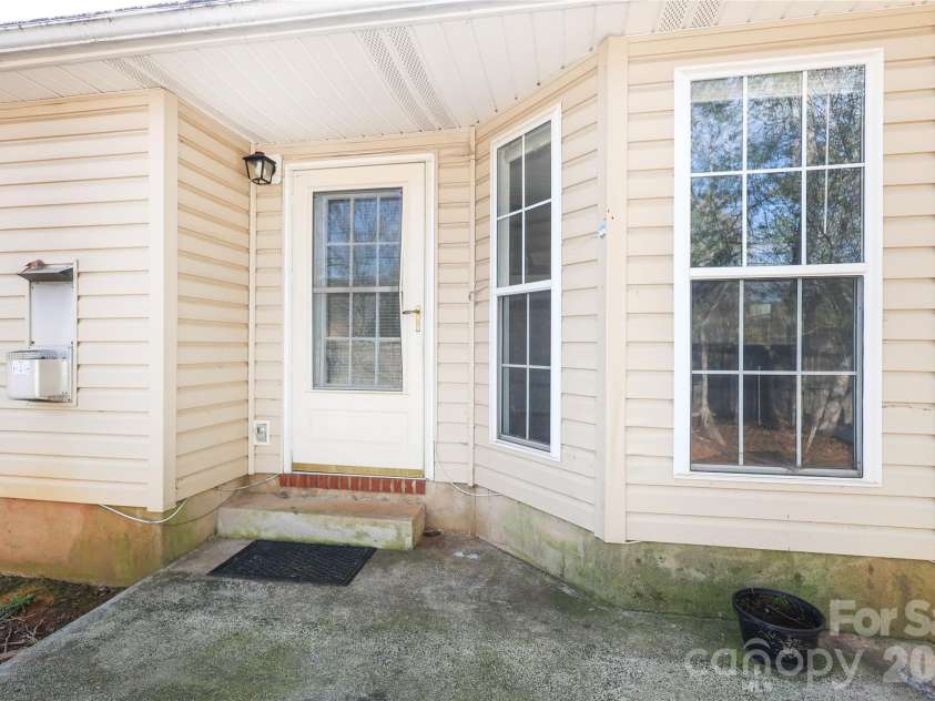 7200 Petal Court, Charlotte, NC 28227.  MLS# CAR4355720, YatesRealty ID 4897. 