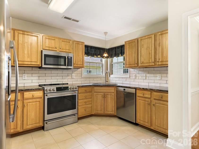 7000 Hemby Commons Parkway, Indian Trail, NC 28079.  MLS# CAR4421495, YatesRealty ID 48971. Kitchen with SS appliances & maple cabinets