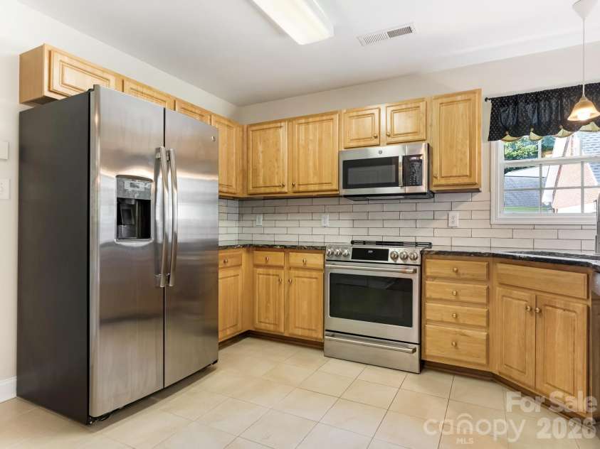 7000 Hemby Commons Parkway, Indian Trail, NC 28079.  MLS# CAR4421495, YatesRealty ID 48971. Refrigerator included