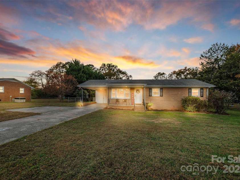 913 Harper Road, Gastonia, NC 28056.  MLS# CAR4314996, YatesRealty ID 48972. 
