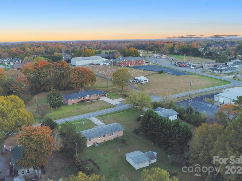 913 Harper Road, Gastonia, NC 28056.  MLS# CAR4314996, YatesRealty ID 48972. 