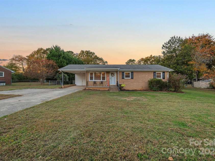 913 Harper Road, Gastonia, NC 28056.  MLS# CAR4314996, YatesRealty ID 48972. 