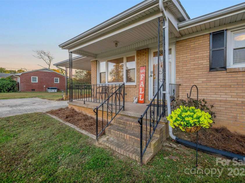 913 Harper Road, Gastonia, NC 28056.  MLS# CAR4314996, YatesRealty ID 48972. 