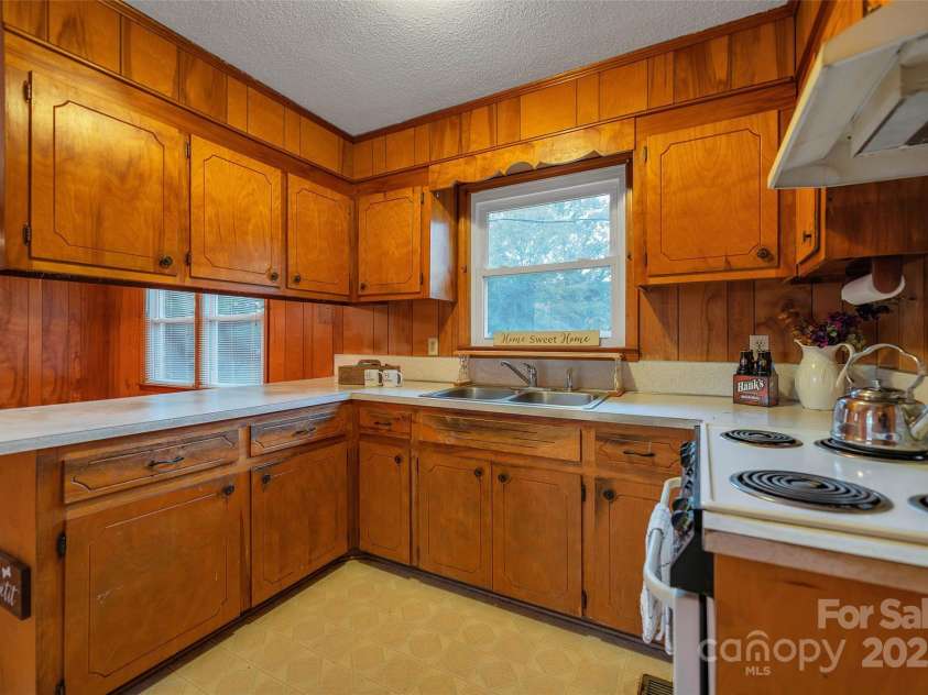 913 Harper Road, Gastonia, NC 28056.  MLS# CAR4314996, YatesRealty ID 48972. 