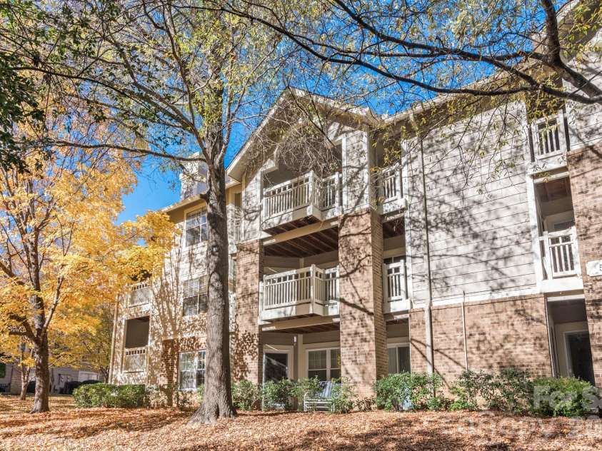 5001 Sharon Road, Charlotte, NC 28210.  MLS# CAR4420767, YatesRealty ID 48975. 
