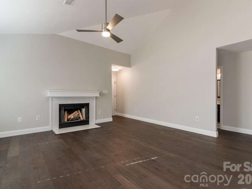 5001 Sharon Road, Charlotte, NC 28210.  MLS# CAR4420767, YatesRealty ID 48975. 