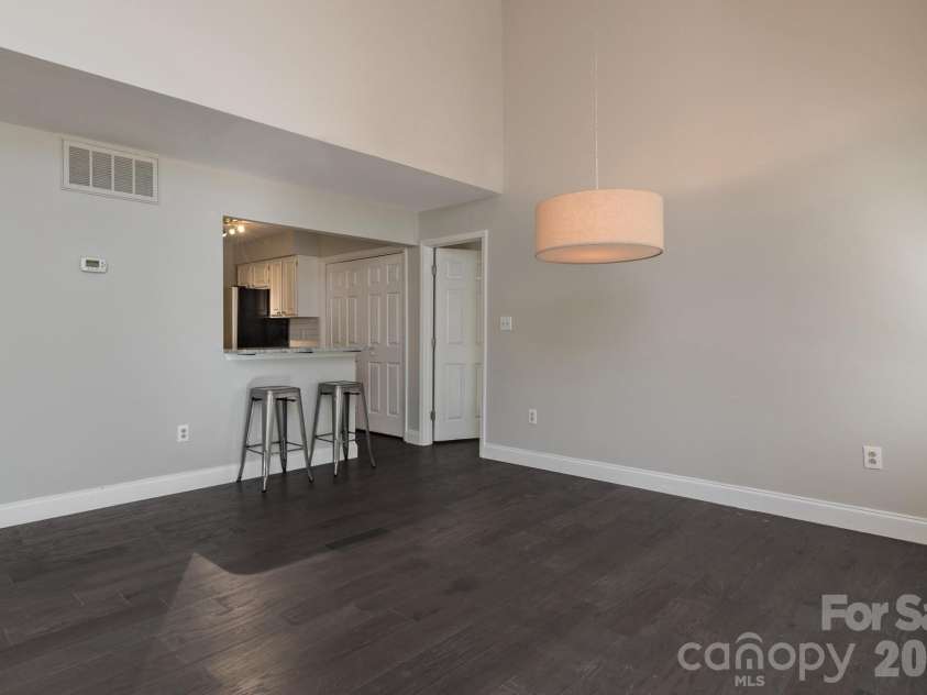 5001 Sharon Road, Charlotte, NC 28210.  MLS# CAR4420767, YatesRealty ID 48975. 
