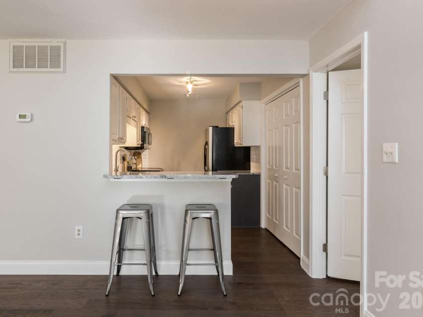 5001 Sharon Road, Charlotte, NC 28210.  MLS# CAR4420767, YatesRealty ID 48975. 