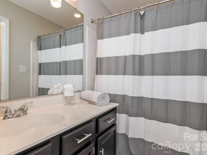 5001 Sharon Road, Charlotte, NC 28210.  MLS# CAR4420767, YatesRealty ID 48975. 