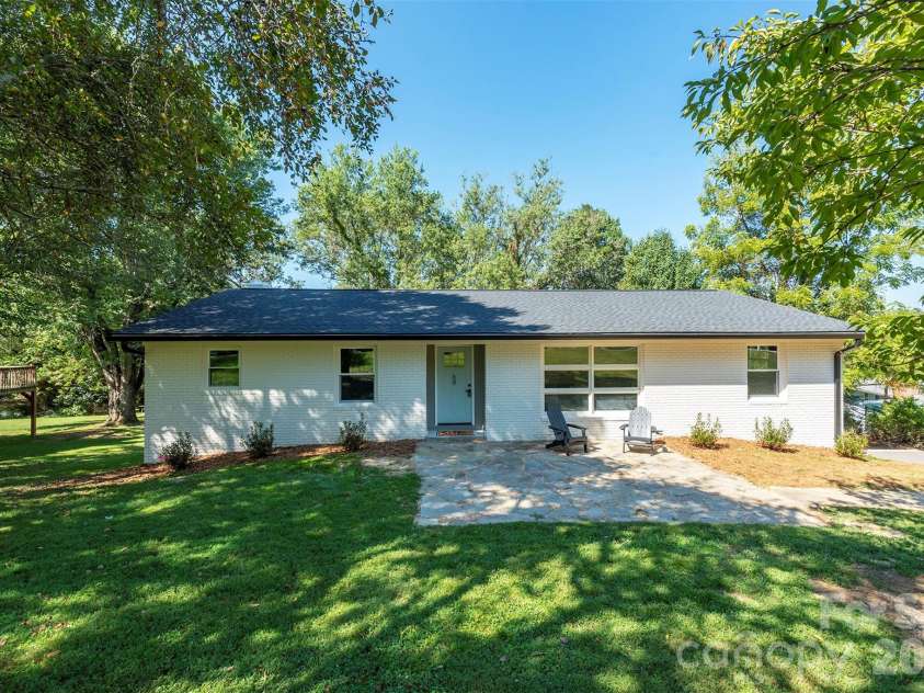 68 Sun Valley Drive, Alexander, NC 28701.  MLS# CAR4421813, YatesRealty ID 48982. 
