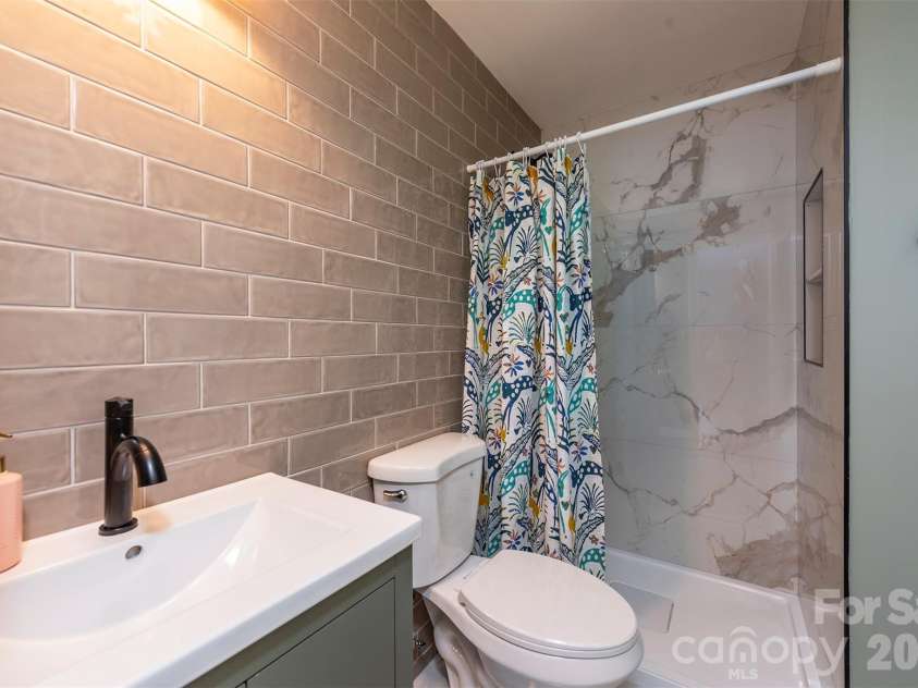 68 Sun Valley Drive, Alexander, NC 28701.  MLS# CAR4421813, YatesRealty ID 48982. 