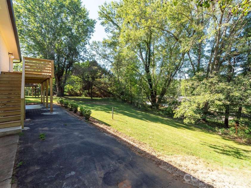 68 Sun Valley Drive, Alexander, NC 28701.  MLS# CAR4421813, YatesRealty ID 48982. 