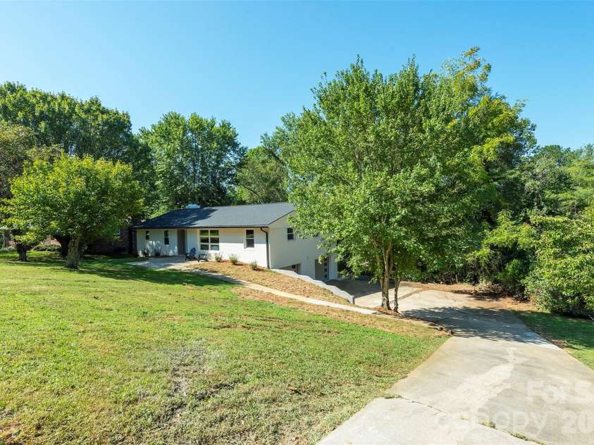 68 Sun Valley Drive, Alexander, NC 28701.  MLS# CAR4421813, YatesRealty ID 48982. 