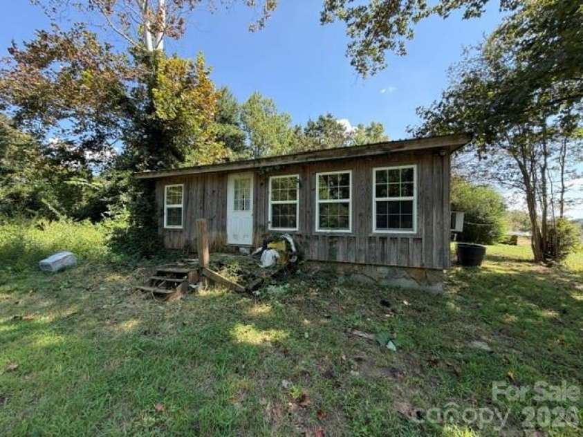 3205 Oran Yount Lane, Granite Falls, NC 28630.  MLS# CAR4421889, YatesRealty ID 48984. 