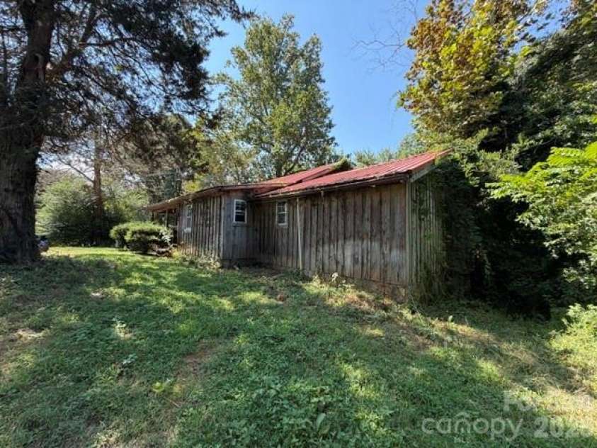 3205 Oran Yount Lane, Granite Falls, NC 28630.  MLS# CAR4421889, YatesRealty ID 48984. 