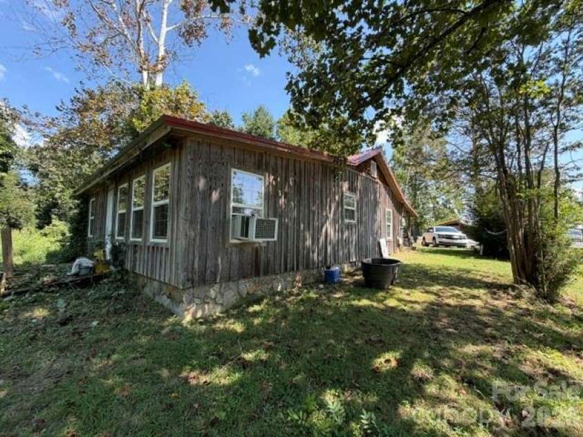 3205 Oran Yount Lane, Granite Falls, NC 28630.  MLS# CAR4421889, YatesRealty ID 48984. 
