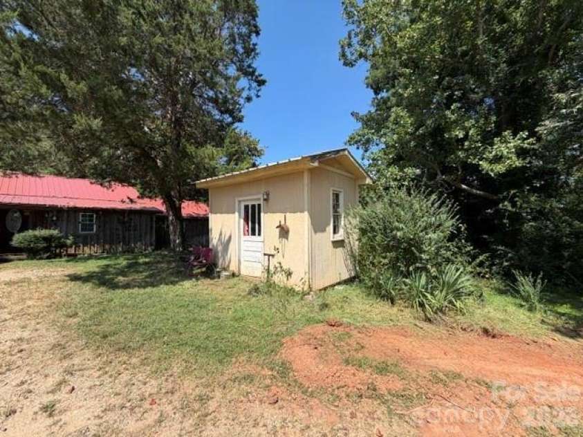 3205 Oran Yount Lane, Granite Falls, NC 28630.  MLS# CAR4421889, YatesRealty ID 48984. 