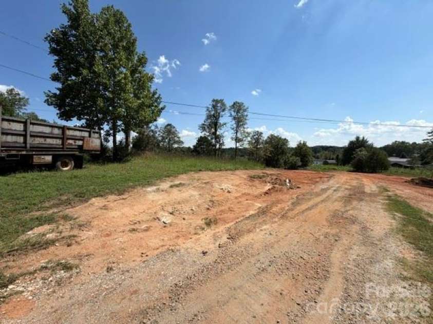 3205 Oran Yount Lane, Granite Falls, NC 28630.  MLS# CAR4421889, YatesRealty ID 48984. 