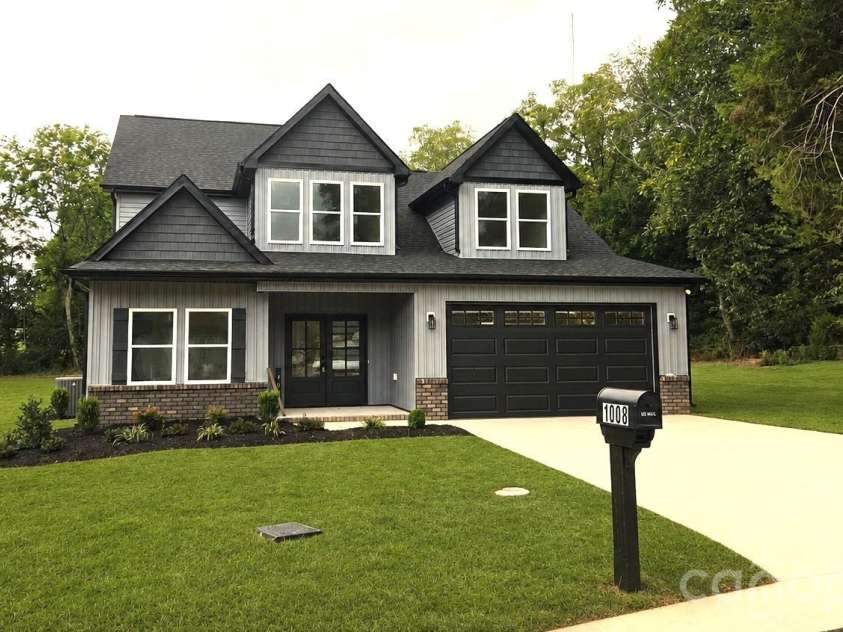 1008 Kenton Place, Salisbury, NC 28146.  MLS# CAR4394663, YatesRealty ID 48986. (Grass was virtually added.)