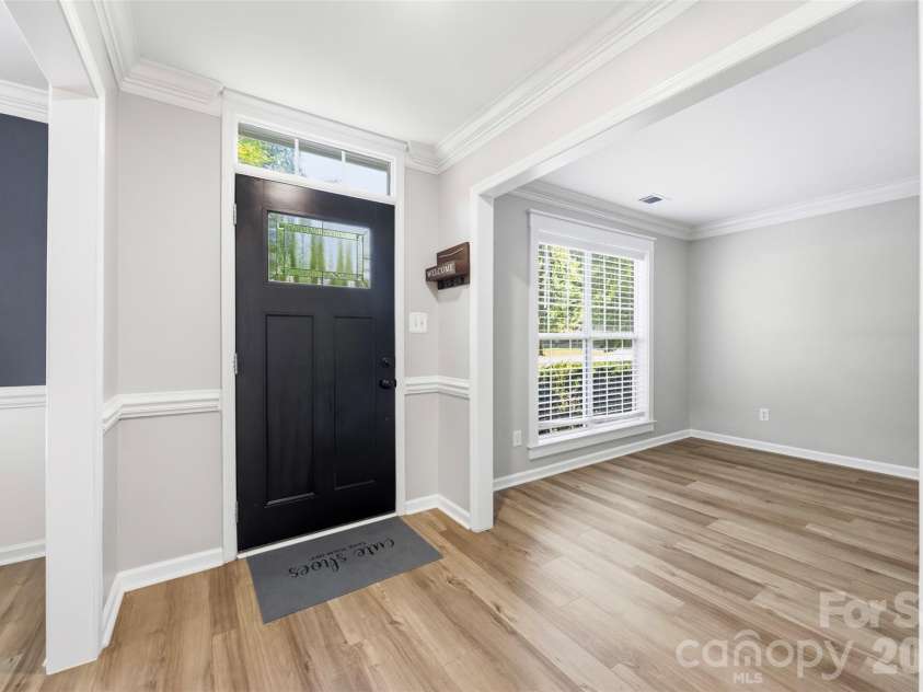 10409 Northwoods Forest Drive, Charlotte, NC 28214.  MLS# CAR4421652, YatesRealty ID 48987. 