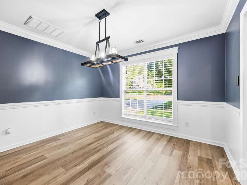 10409 Northwoods Forest Drive, Charlotte, NC 28214.  MLS# CAR4421652, YatesRealty ID 48987. 